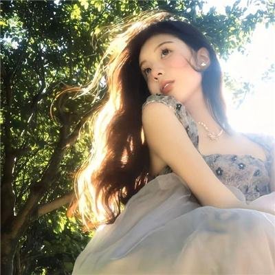 圣洁的艾曼妞